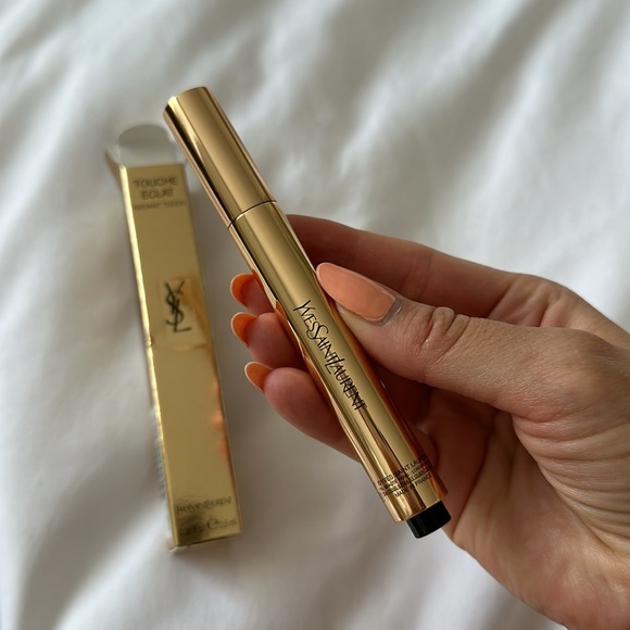 YSL Touche Éclat Awakening Concealer Click Pen- 1 Luminous Radiance - Picture 9 of 11